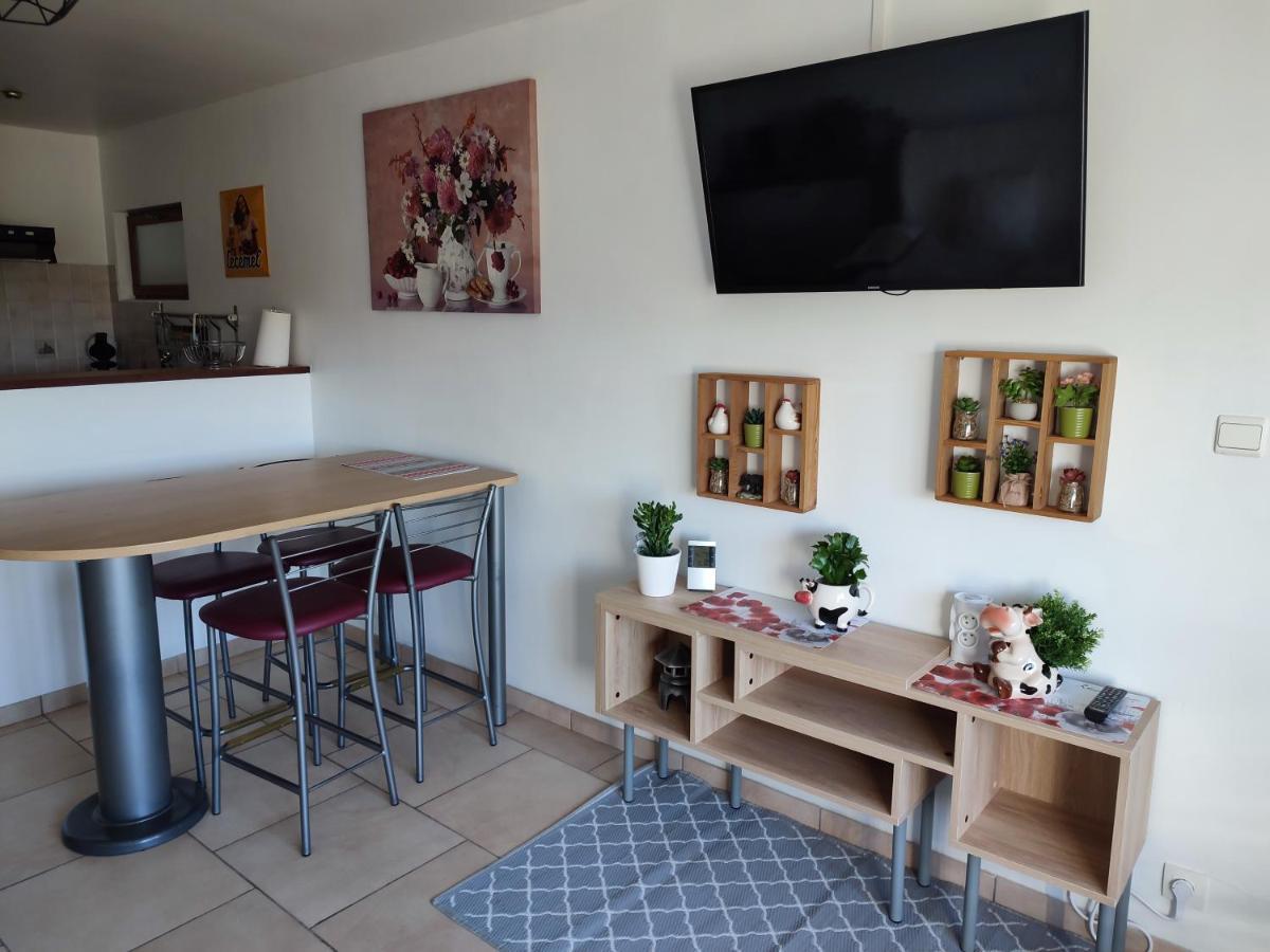 Le Champs Des Lievres Beaumont Exterior foto